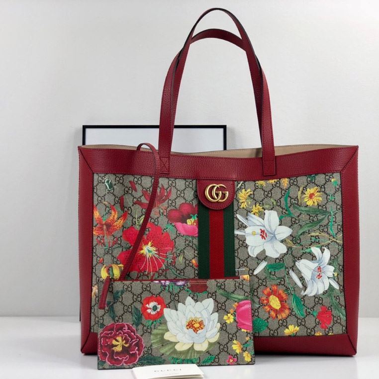 G*u*i shopping bags